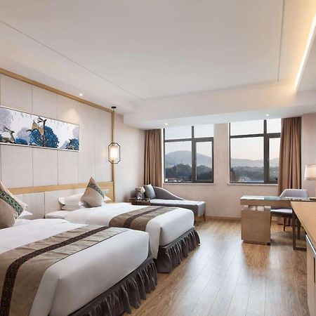 Ramada Plaza By Wyndham Enshi Hotel Bagian luar foto