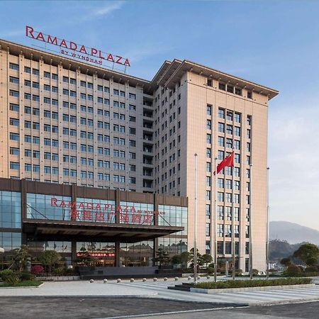 Ramada Plaza By Wyndham Enshi Hotel Bagian luar foto