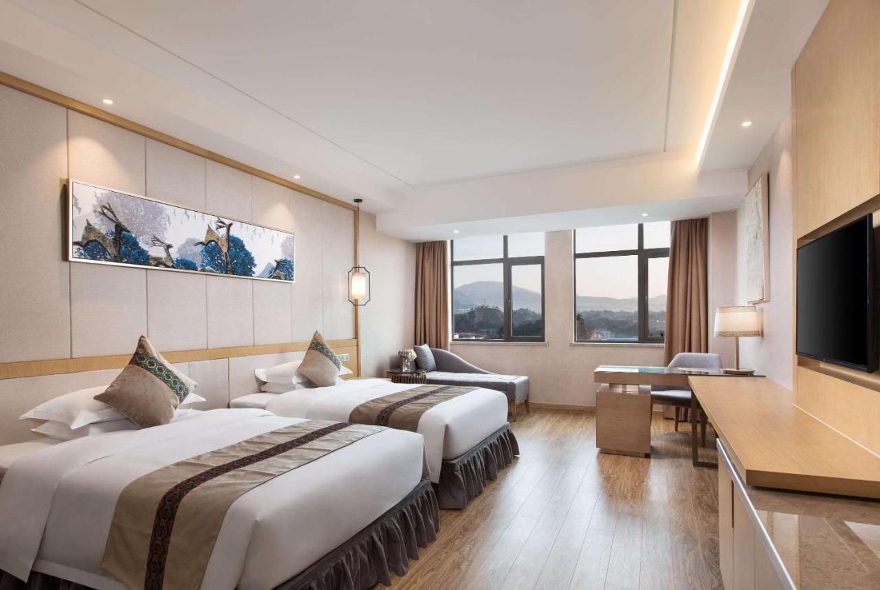 Ramada Plaza By Wyndham Enshi Hotel Bagian luar foto