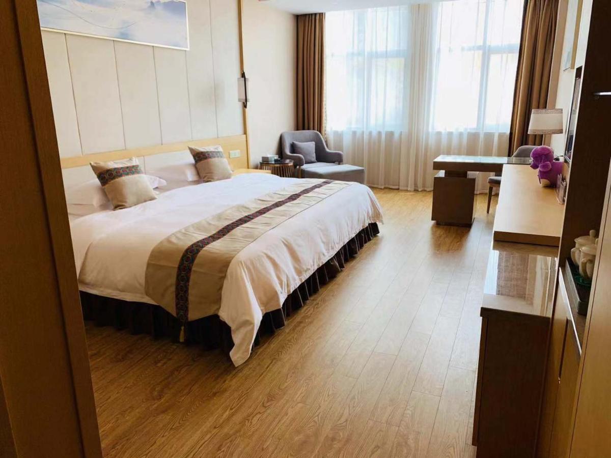 Ramada Plaza By Wyndham Enshi Hotel Bagian luar foto