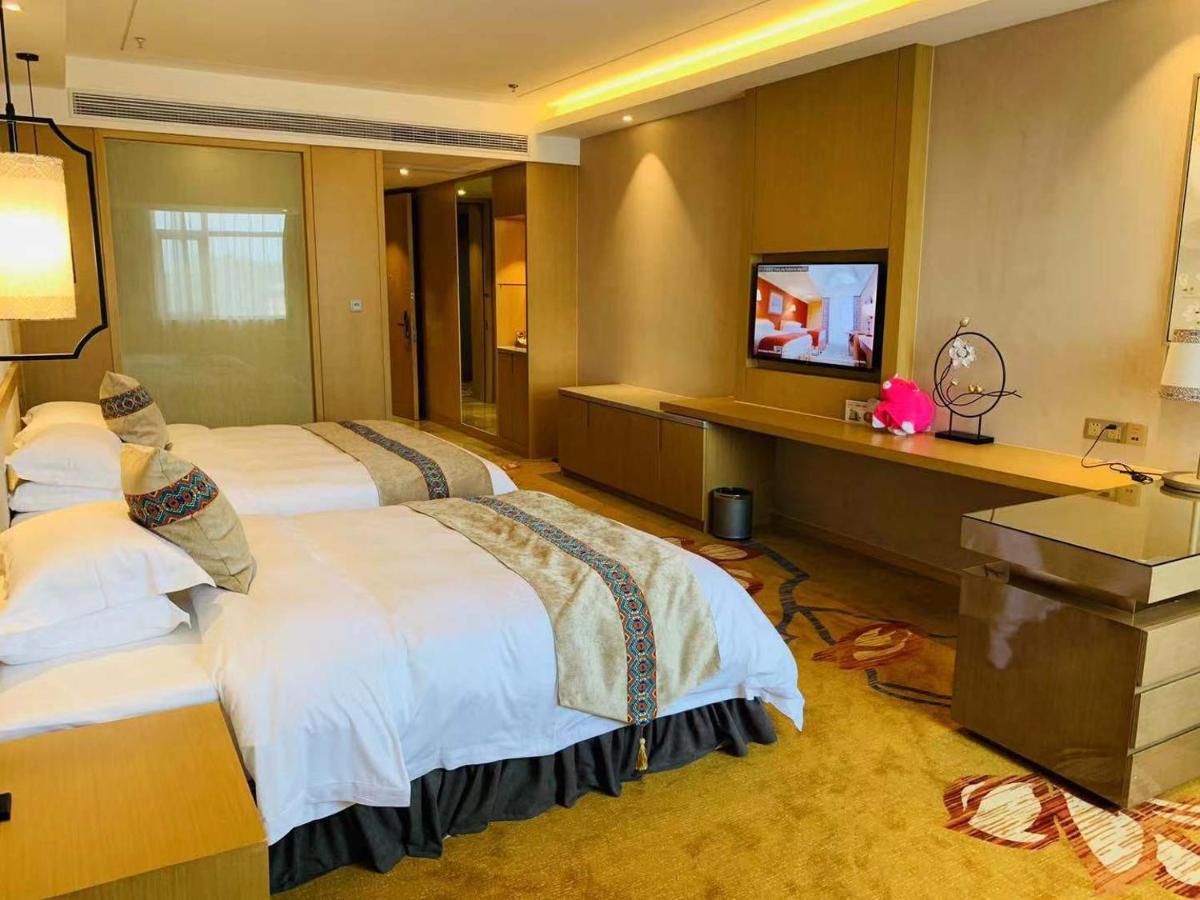 Ramada Plaza By Wyndham Enshi Hotel Bagian luar foto