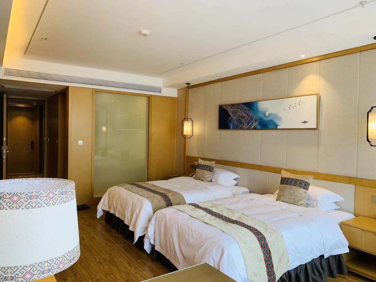 Ramada Plaza By Wyndham Enshi Hotel Bagian luar foto