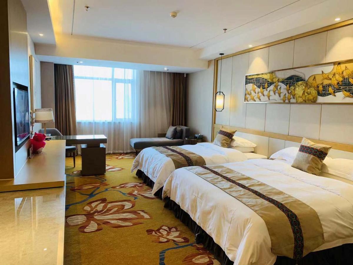 Ramada Plaza By Wyndham Enshi Hotel Bagian luar foto