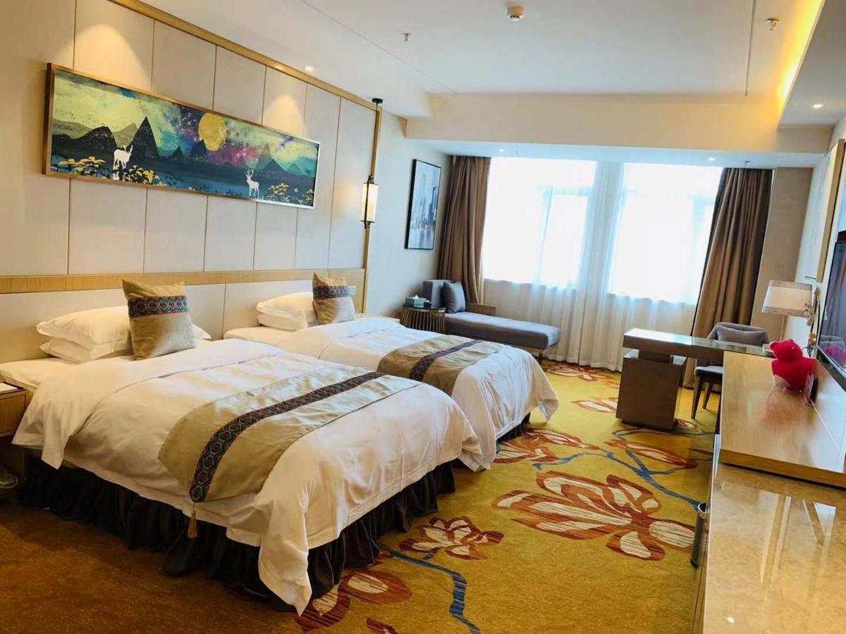 Ramada Plaza By Wyndham Enshi Hotel Bagian luar foto