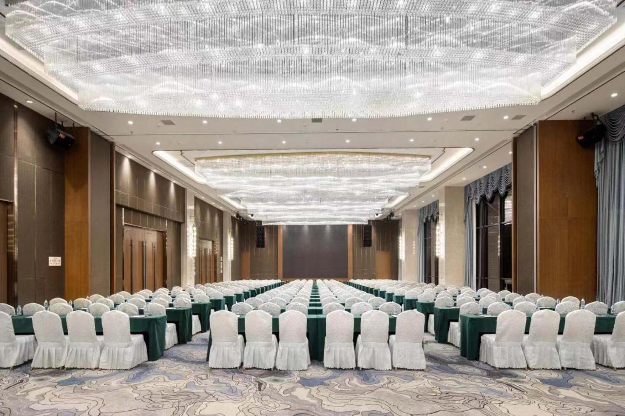 Ramada Plaza By Wyndham Enshi Hotel Bagian luar foto