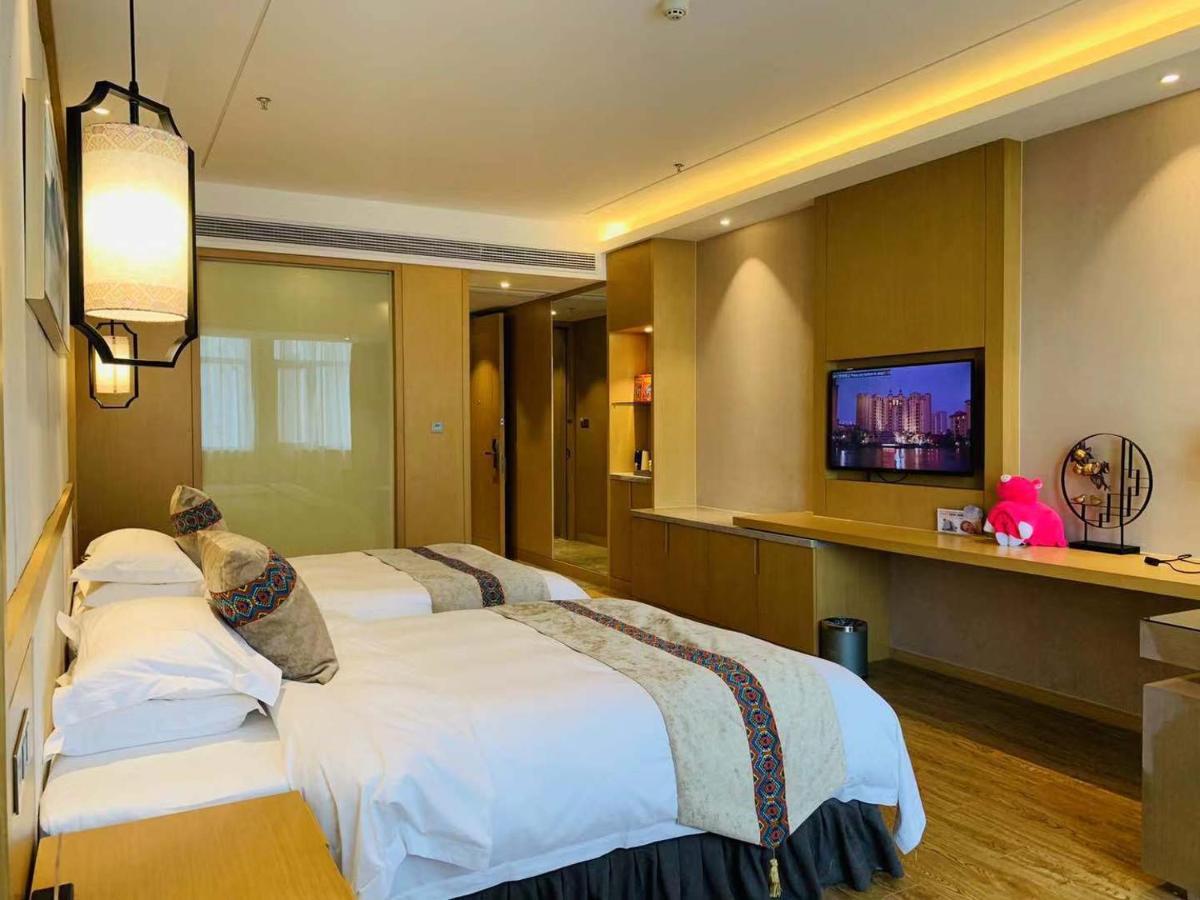 Ramada Plaza By Wyndham Enshi Hotel Bagian luar foto