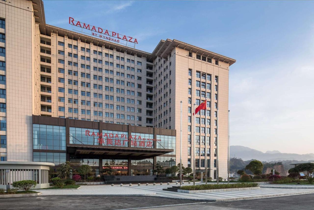 Ramada Plaza By Wyndham Enshi Hotel Bagian luar foto