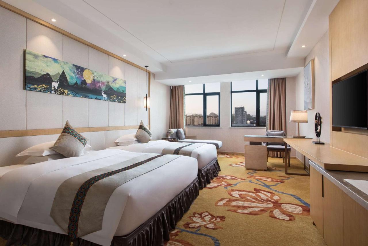 Ramada Plaza By Wyndham Enshi Hotel Bagian luar foto
