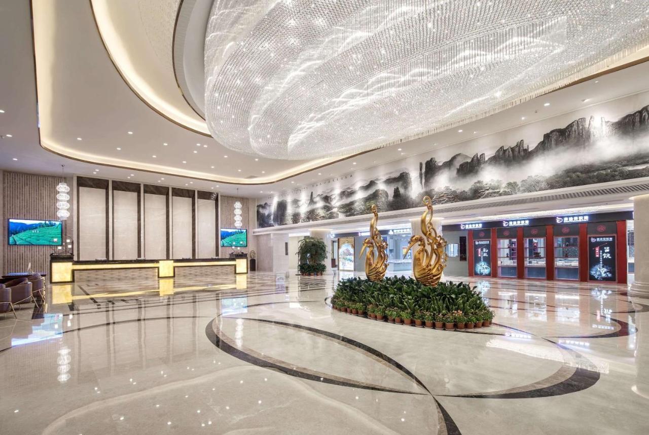 Ramada Plaza By Wyndham Enshi Hotel Bagian luar foto
